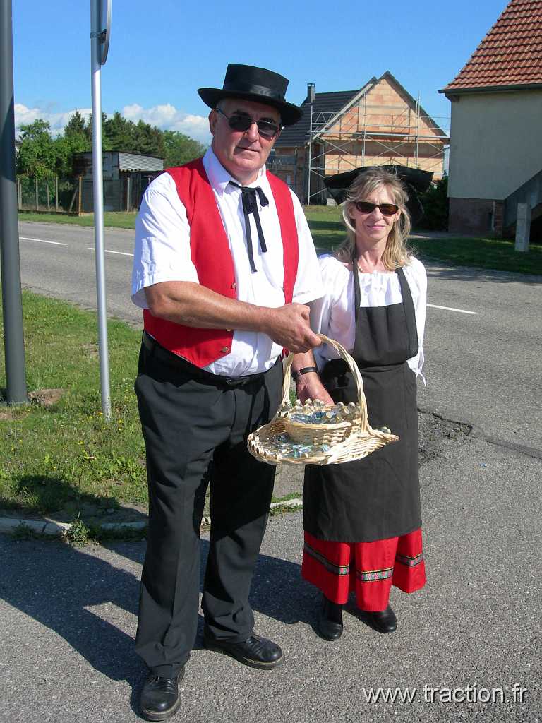 2011_rallye_des_princes (173).jpg - 12/06/2011 - 68127 NIEDERENTZEN 22ème RALLYE des PRINCES - Parking salle des fètes